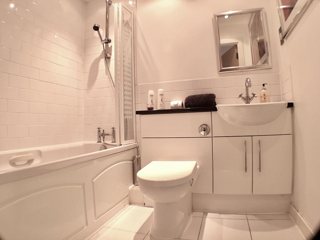 Luxurious Providence Apartment เมเดนเฮด ภายนอก รูปภาพ