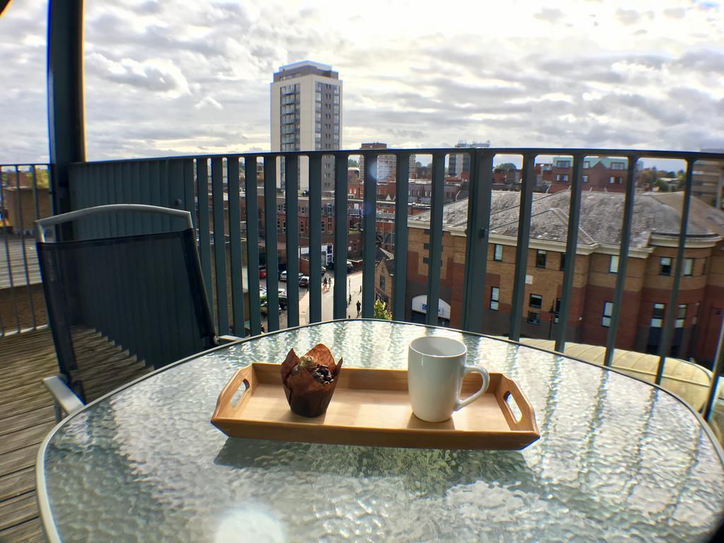 Luxurious Providence Apartment เมเดนเฮด ภายนอก รูปภาพ