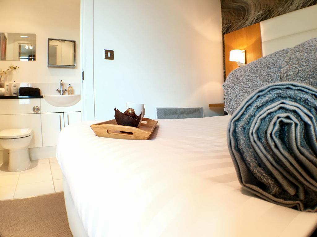 Luxurious Providence Apartment เมเดนเฮด ภายนอก รูปภาพ