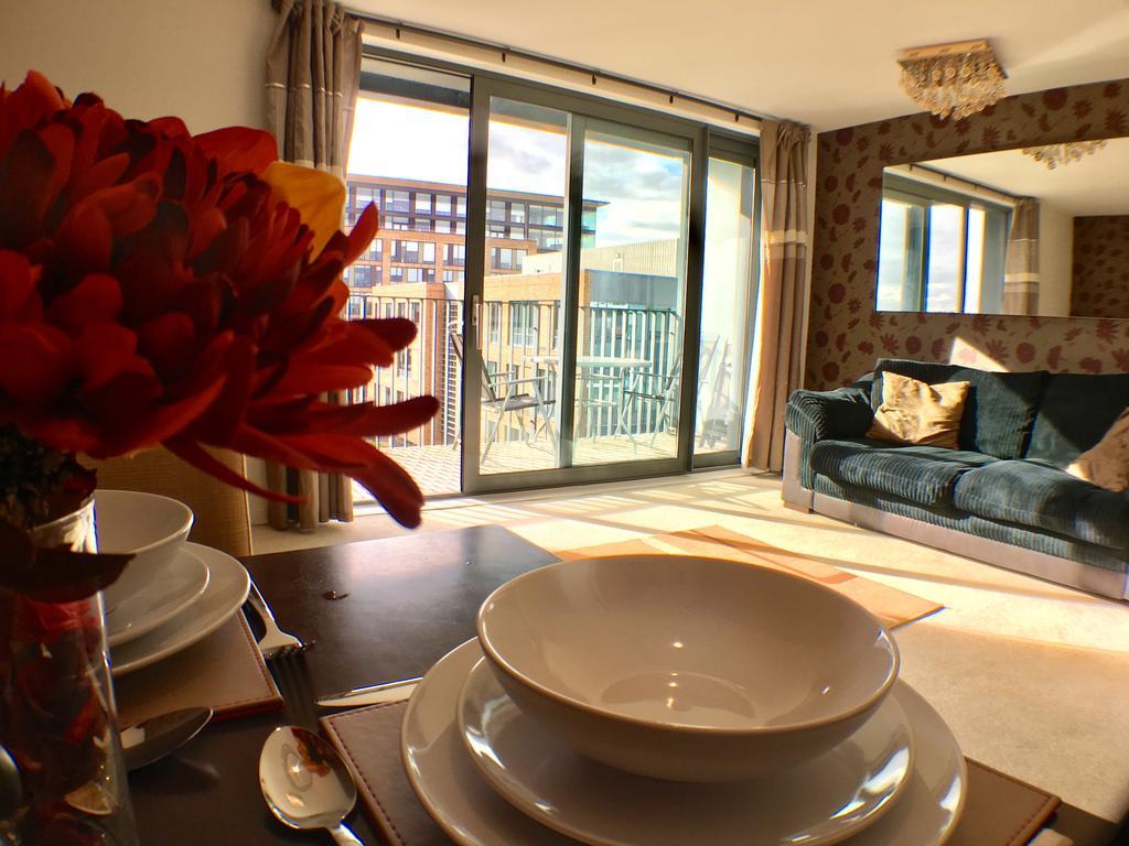 Luxurious Providence Apartment เมเดนเฮด ภายนอก รูปภาพ