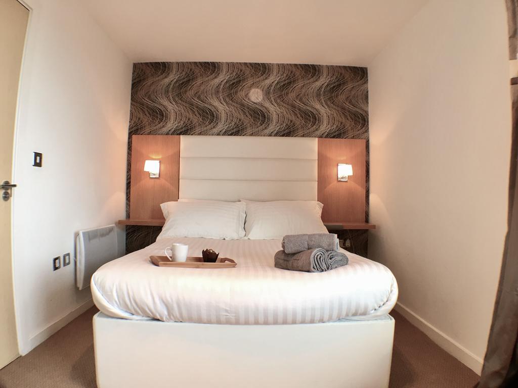Luxurious Providence Apartment เมเดนเฮด ภายนอก รูปภาพ