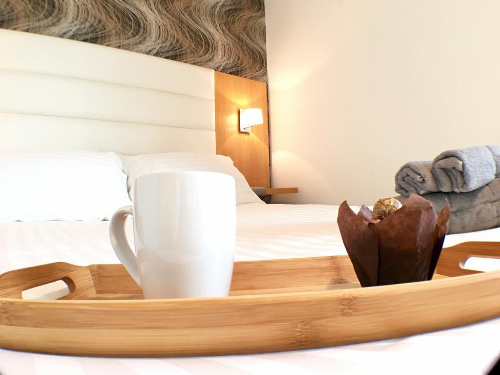Luxurious Providence Apartment เมเดนเฮด ภายนอก รูปภาพ