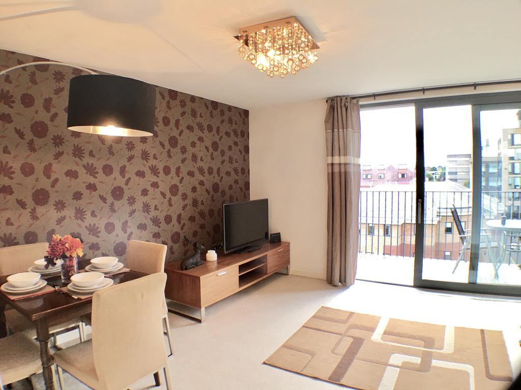 Luxurious Providence Apartment เมเดนเฮด ภายนอก รูปภาพ